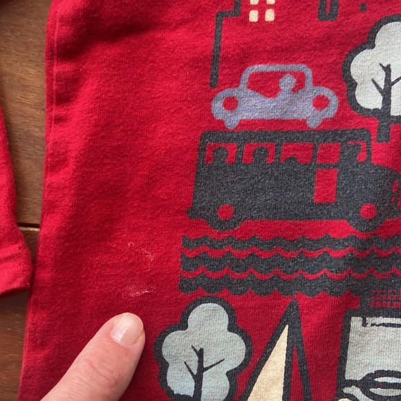 Tea Collection Red City Scene 18-24M LS Tee Unisex - Picture 3 of 6